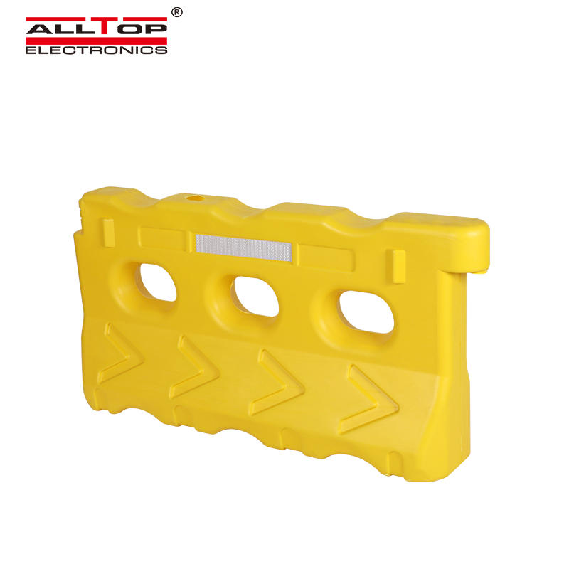 Red Yellow plastic road safety water filled traffic barriers