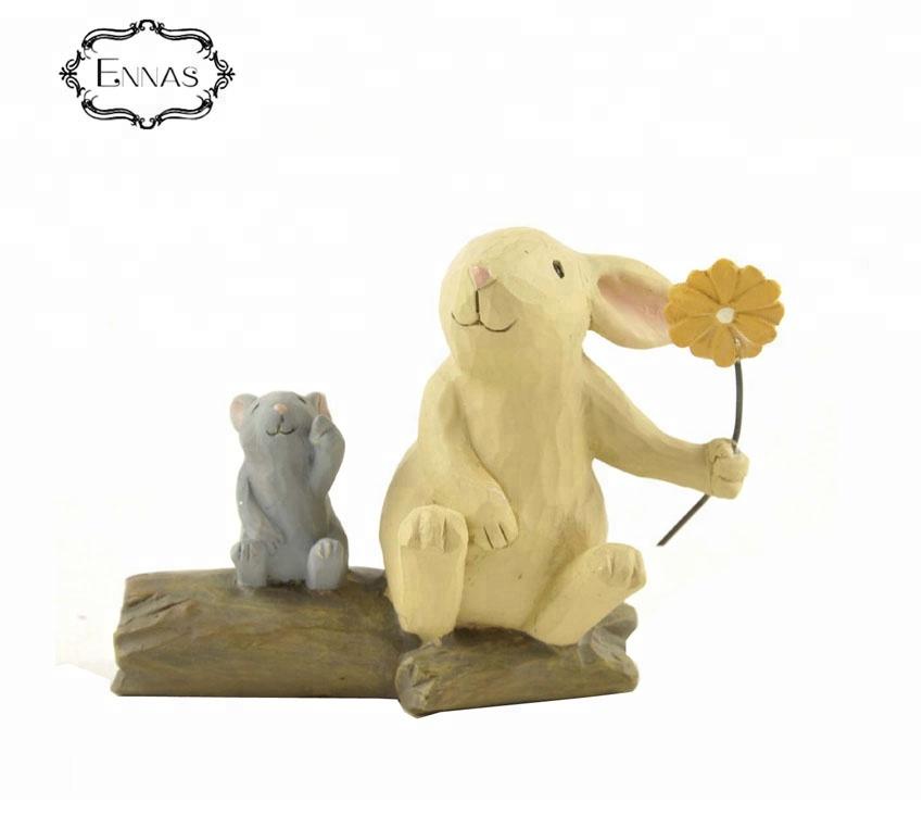 The little mouse resin rabbit statue with the flowers