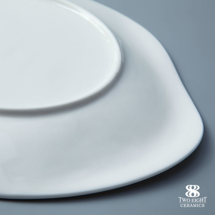 Chaozhou ceramic factory fine porcelain round plate with unique edge design