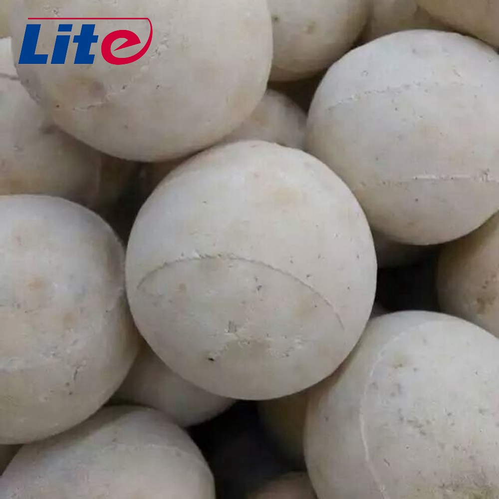 Refractory ball grinding beads in ceramic