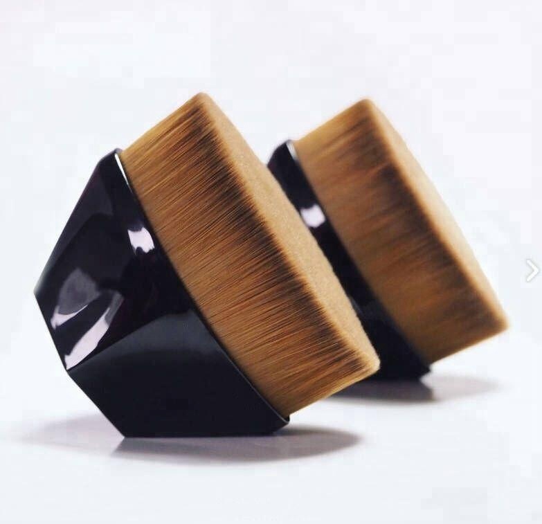 新しいプロのダイヤモンド形の正方形の黒い歌舞伎化粧ブラシ