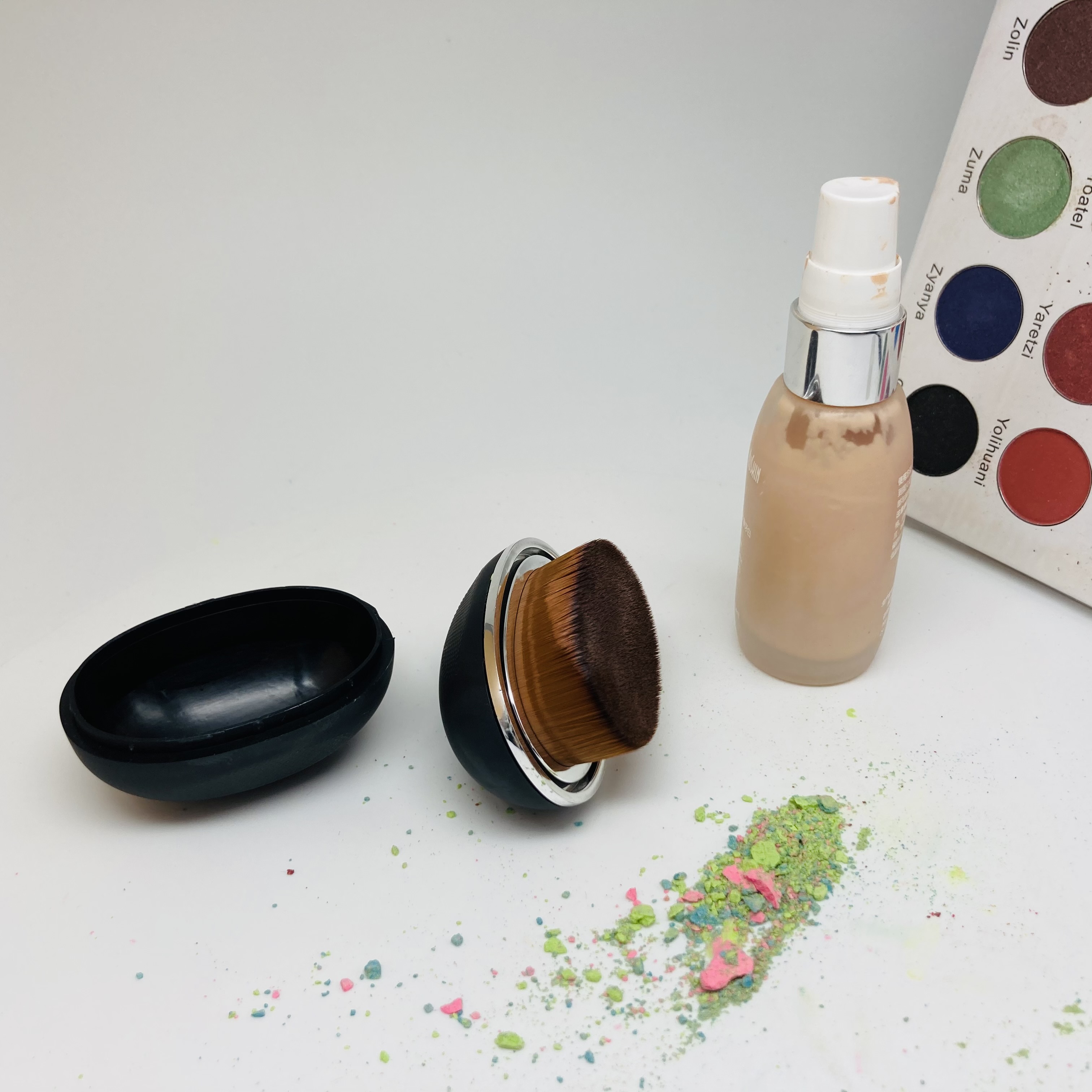 新しい楕円形のプラスチック製の魔法の箱かわいい化粧品パウダーファンデーション化粧ブラシの製造