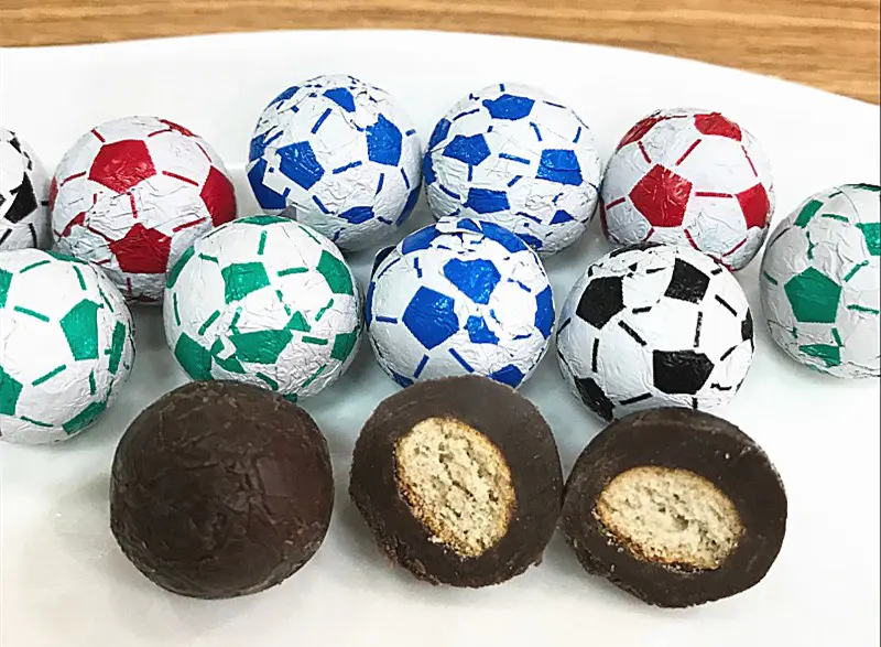 Wholesale Customised colors Printing Soccer Style Chocolate Aluminum Foil for 10 mic food wrapping