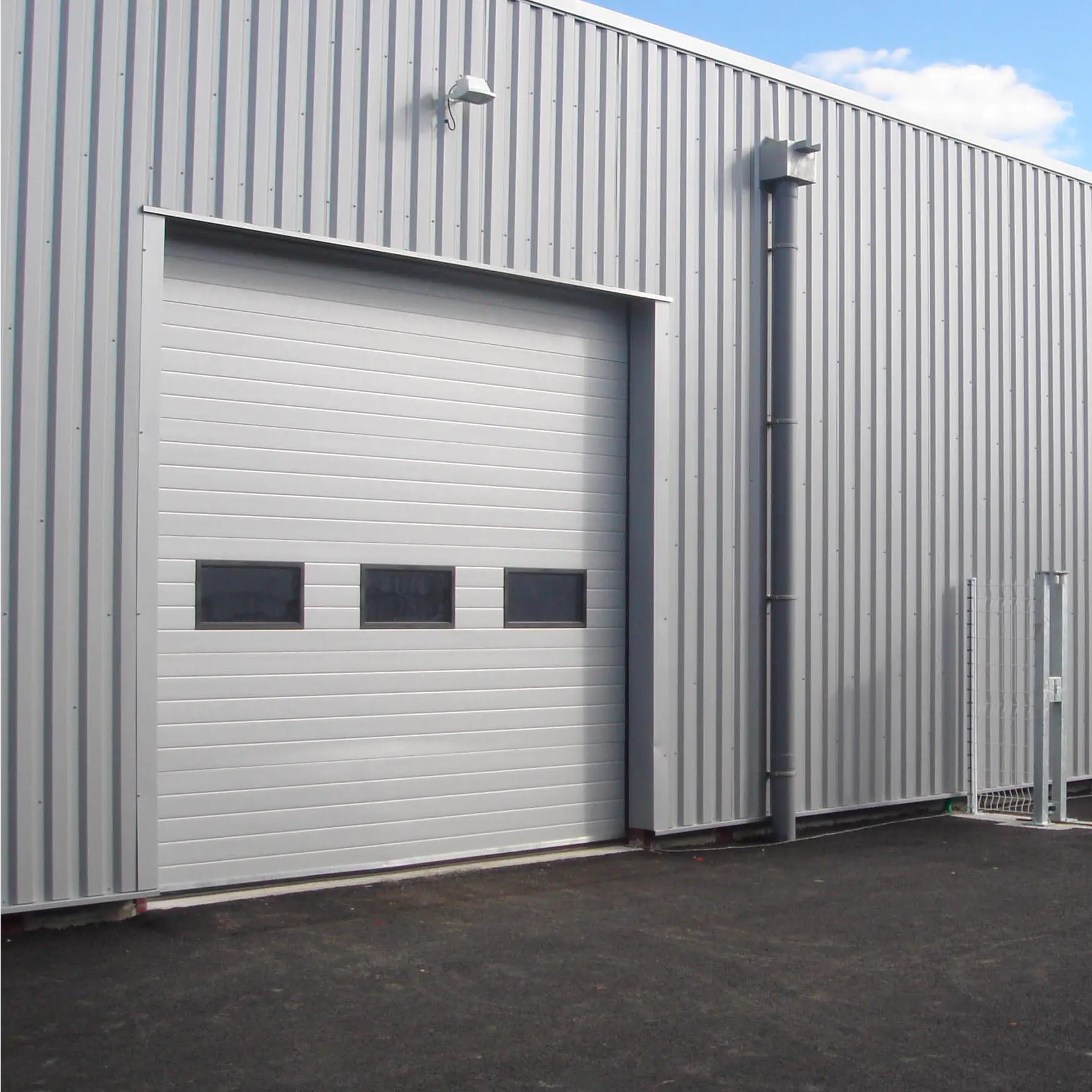 Ready To Ship Vertical Electrical Factory Price Industrial Lifting Door for Factory Or Warehouse