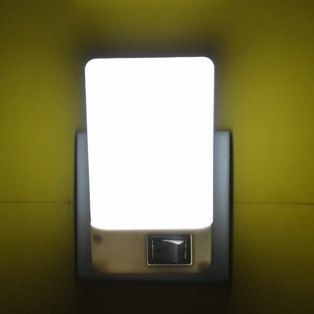 OEM 6W and 110V or 220V W052 rectangle shape 16 SMD mini switch plug in night light