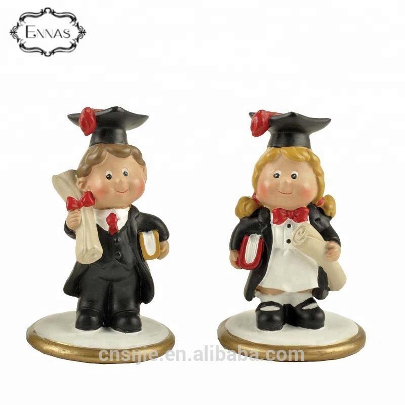 Polyresin graduation figurines for table decoration