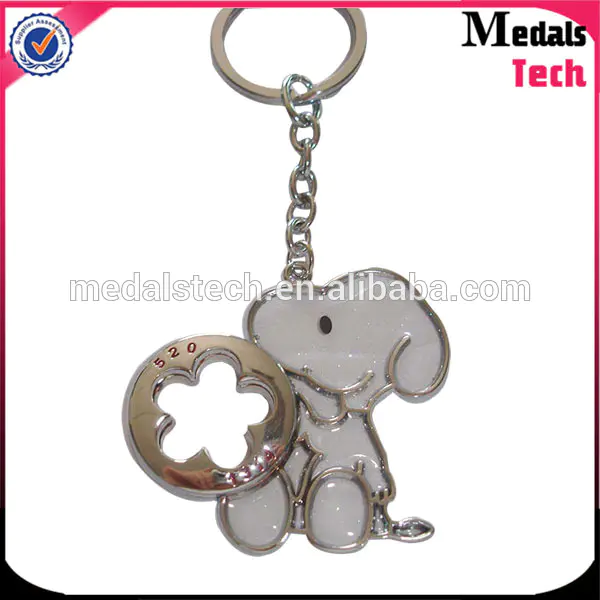 Colorful design Transparent paint cute wholesale snoopy keychain with glitter
