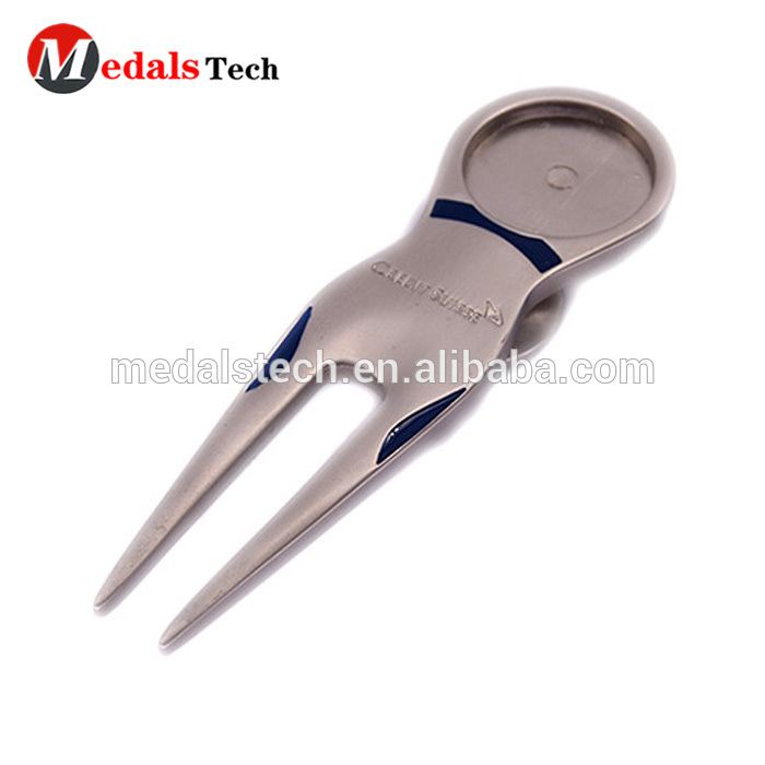 Guangdong medal supplier wholesale bulk golf divot repair tool /pitchfork with personalized logo