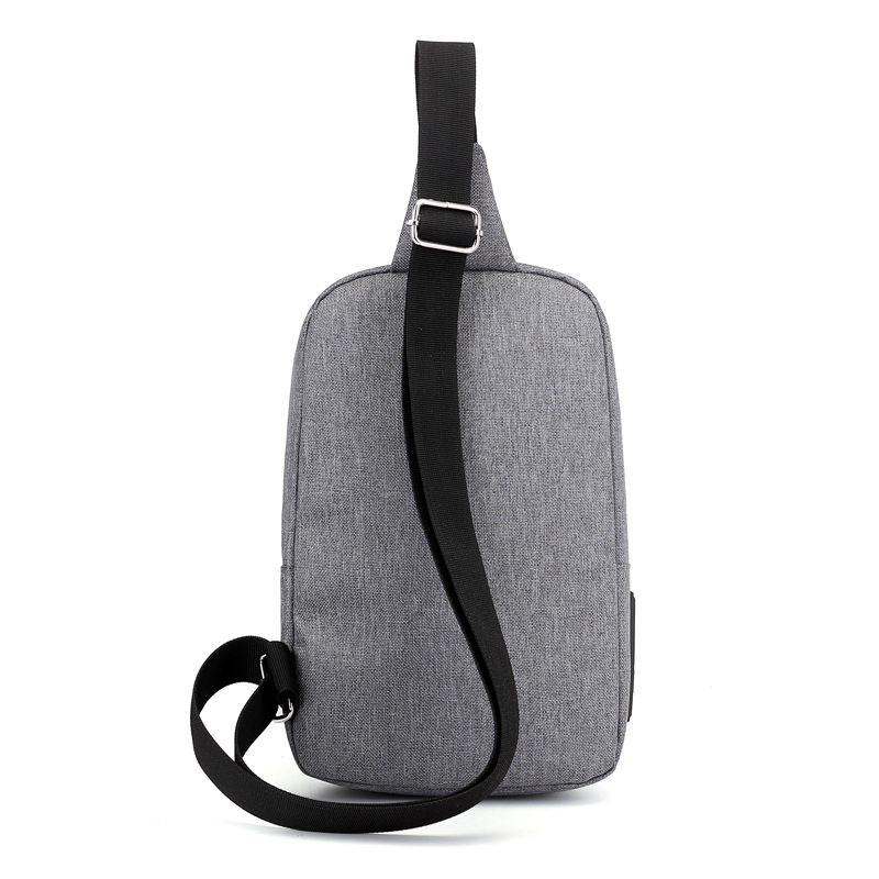 2019 new chest bag men's bagmessenger bag casual USB headphone hole