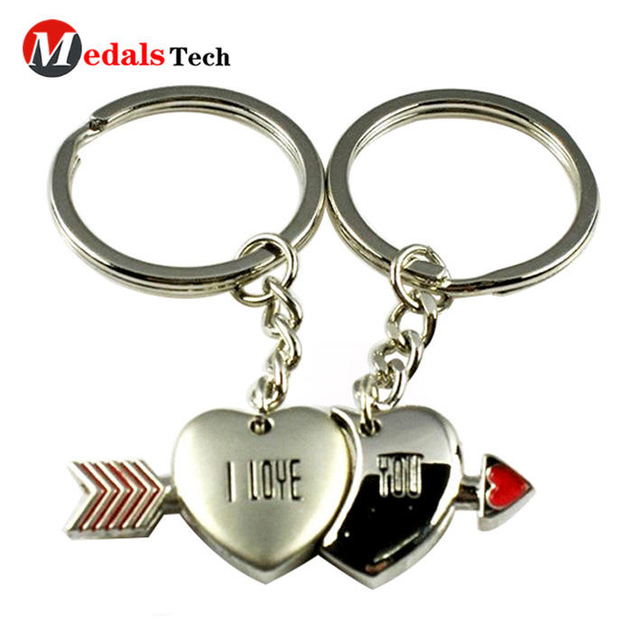 Best selling factory price heart metalweeding souvenir keychain