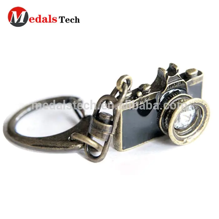 Hot sale antique crafts metal camera shape keychain with carabiner