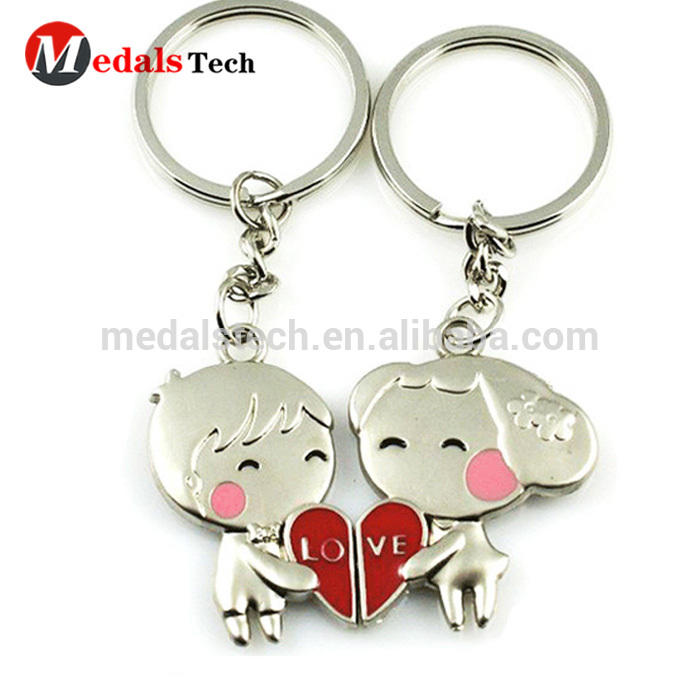 2018 custom souvenirs heart shape hollow out lover metal keychains
