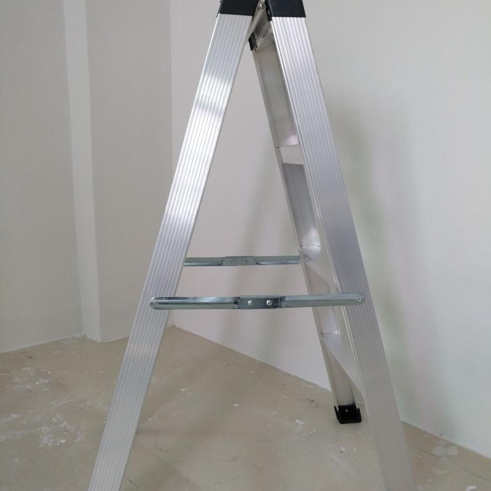 Lightweight aluminumA type folding 4 step ladder