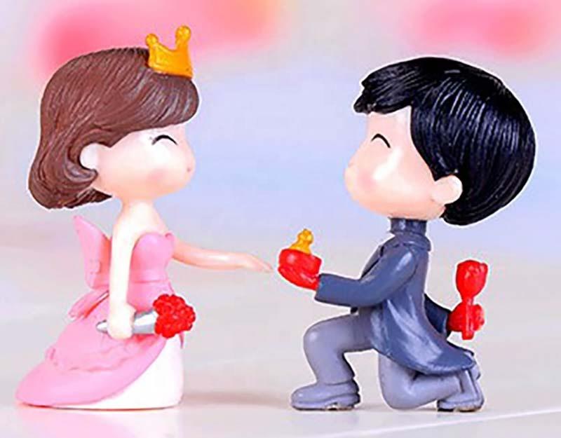 Romantic Cute Mini Boy and Girl Couple Figurine Valentine's Day Gift