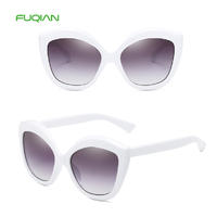 Trendy Cat Eye Plastic Frame UV400 Gradient Colorful Ladies Sunglasses