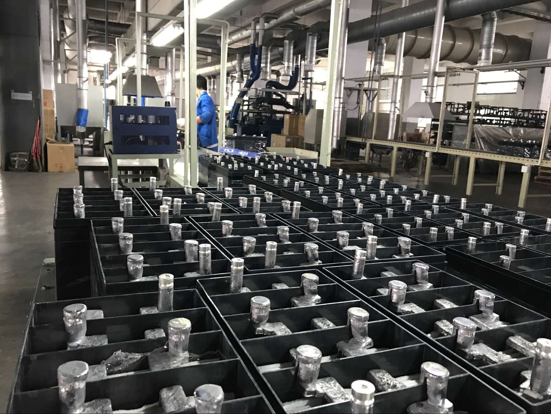 Factory Wholesale 2V 600AH industrial accumulators solar battery