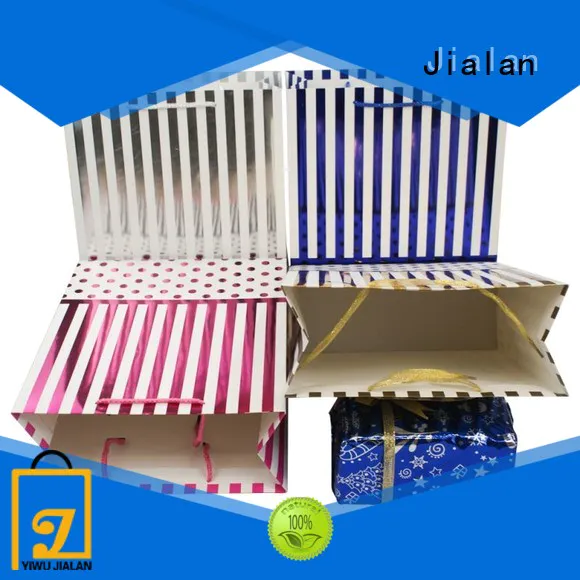 Eco-Friendly paper bags wholesale supplier for holiday gifts packing