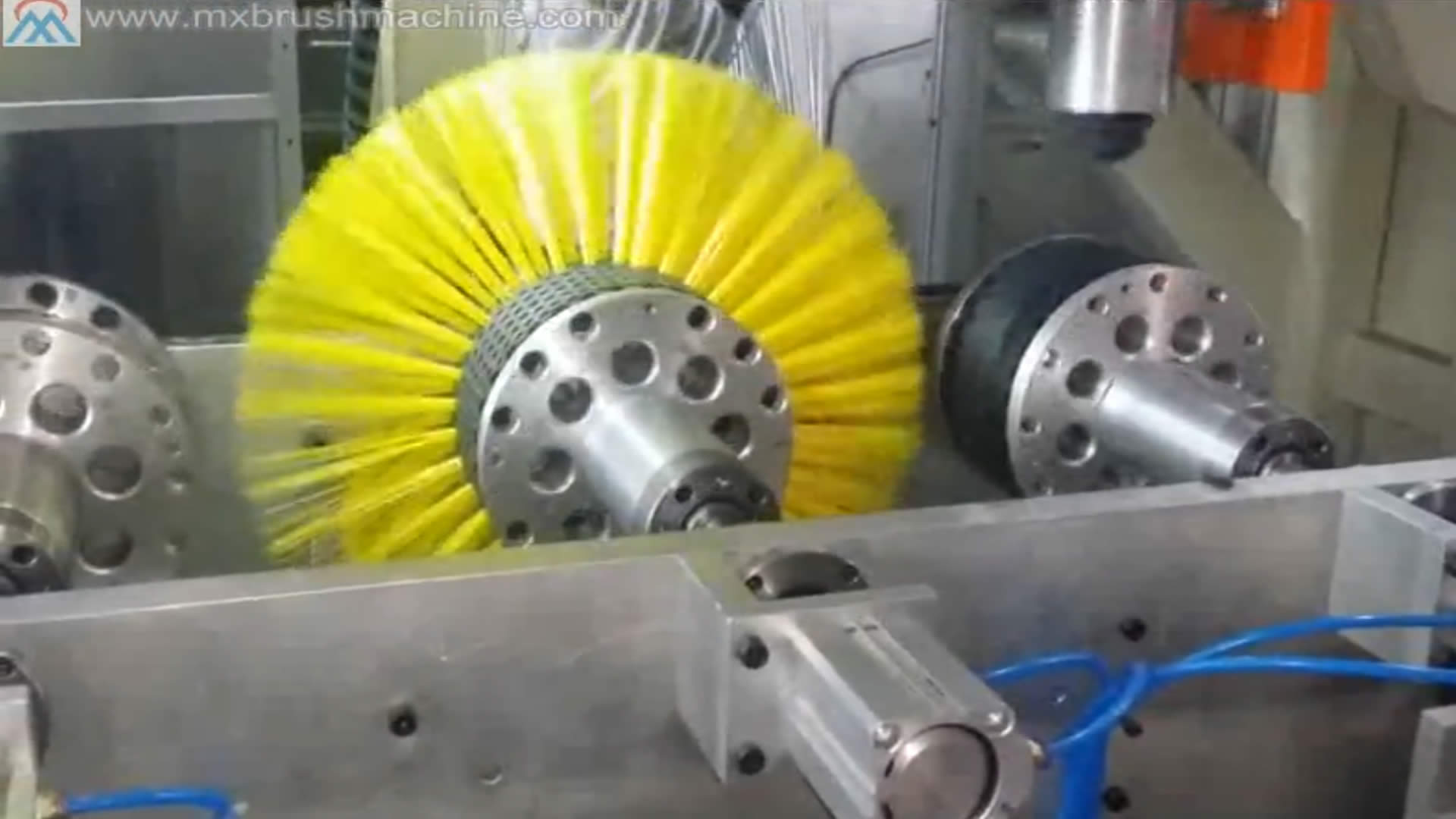 Máquina para fabricar mechones de barras ocas de plástico