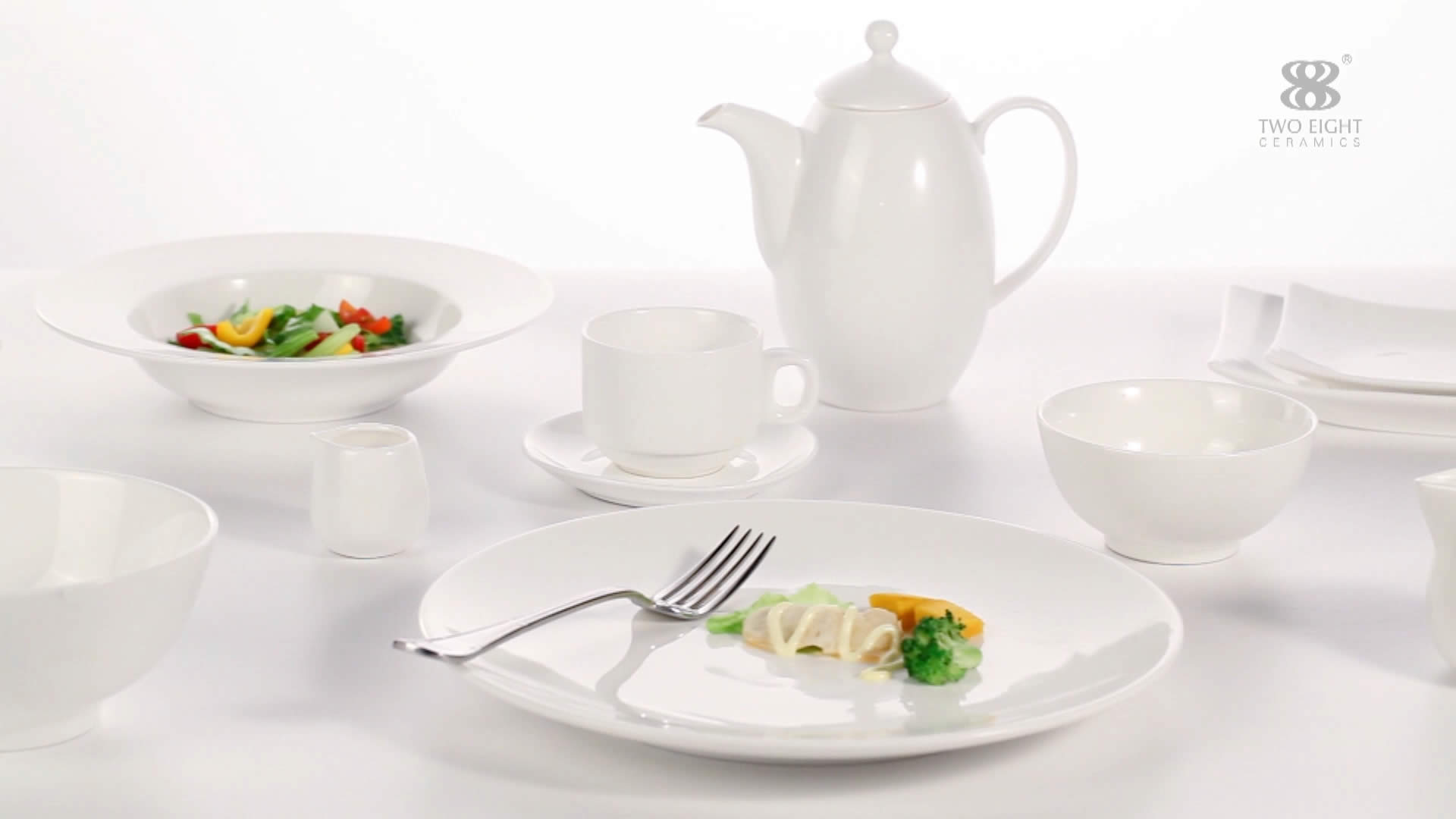 Pure white, organic and functional dining plates set - TW32